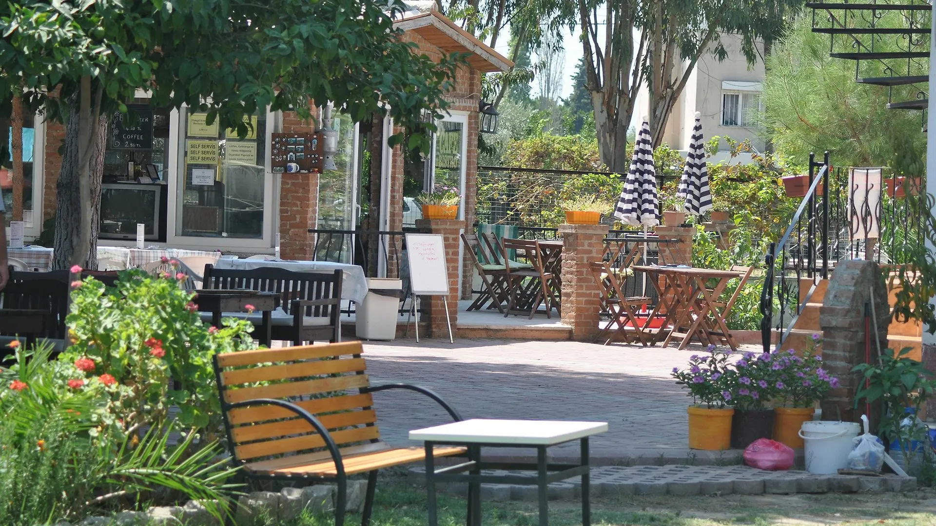 Mursel Pansiyon Garden Hotel Kusadası