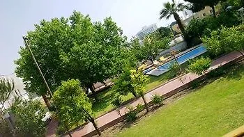 Mursel Pansiyon Garden Hotel クシャダス