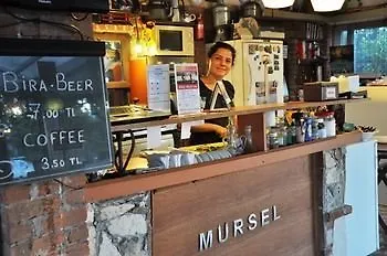 Mursel Pansiyon Garden Hotel クシャダス