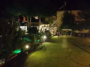 Mursel Pansiyon Garden Hotel クシャダス
