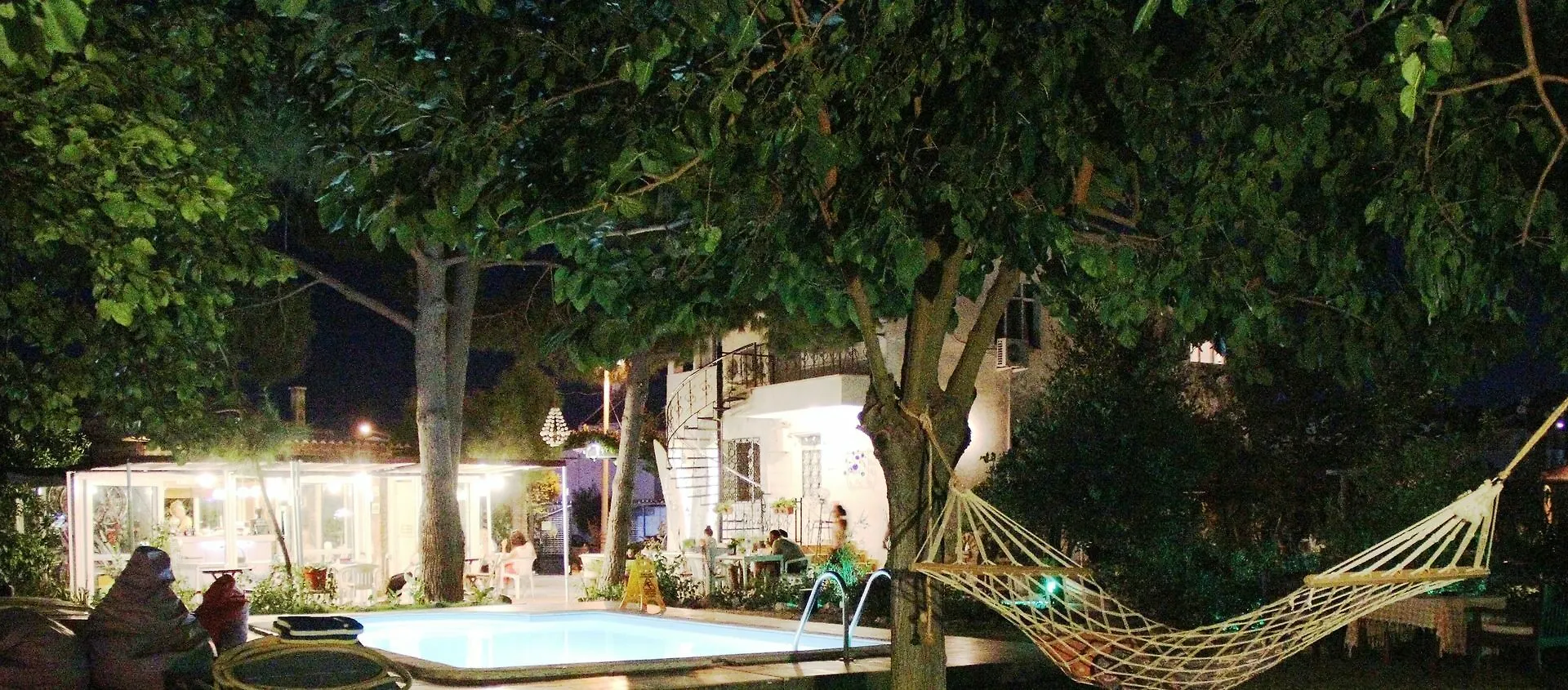 Mursel Pansiyon Garden Hotel クシャダス トルコ